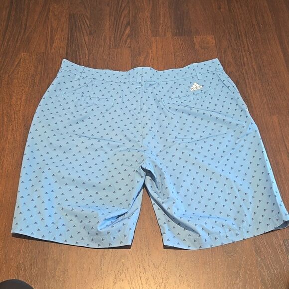 Bundle of adidas, shorts, two great condition, like neil, never worn size, dirty - Picture 6 of 11